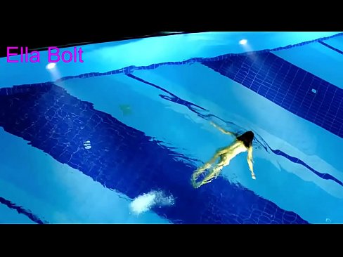 ❤️ Ùn possu micca piantà di fighjulà, ghjovana bionda catturata nuda in piscina ELLA BOLT ️ Video cazzo  à co.libporno.ru ❌️